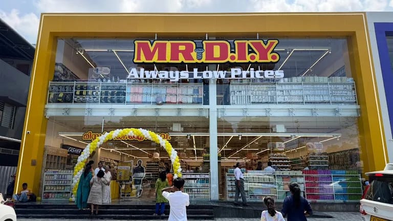 Stores, shops and malls image 12